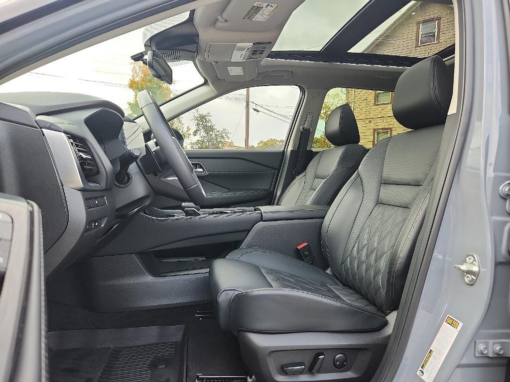 used 2024 Nissan Rogue car, priced at $32,656