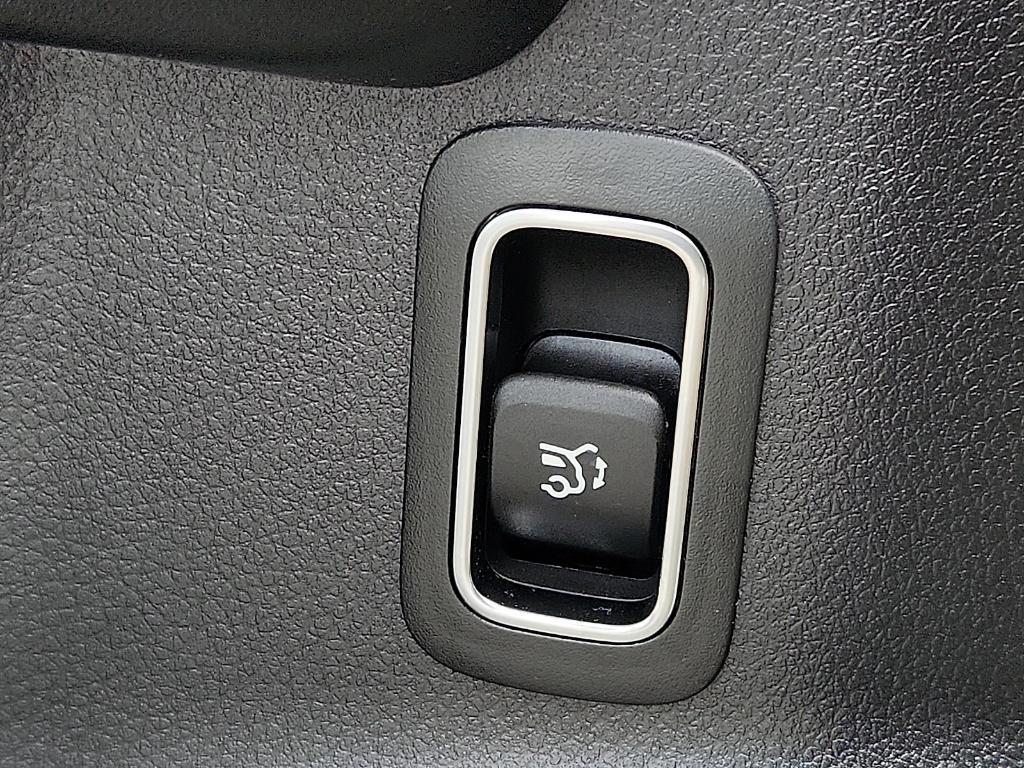 used 2021 Mercedes-Benz GLB 250 car, priced at $22,620