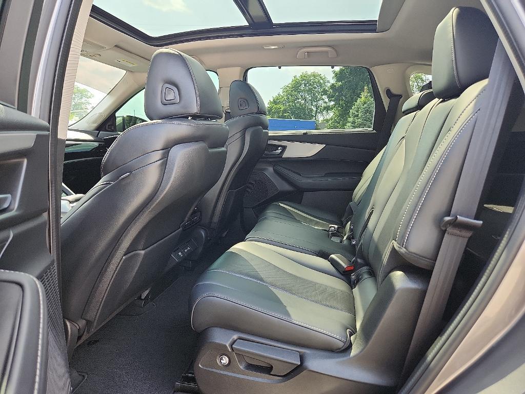 used 2023 Acura MDX car, priced at $44,150