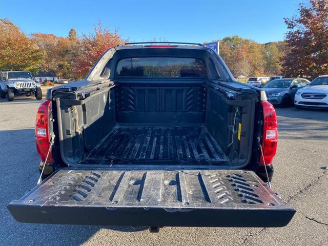 used 2009 Chevrolet Avalanche car, priced at $13,995