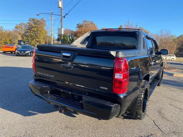 used 2009 Chevrolet Avalanche car, priced at $13,995