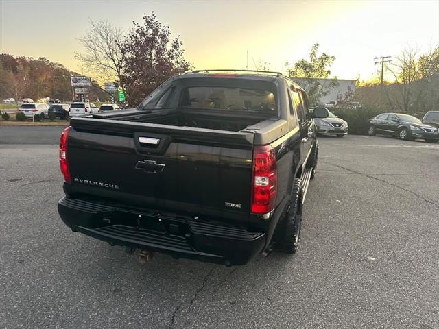 used 2009 Chevrolet Avalanche car, priced at $13,995