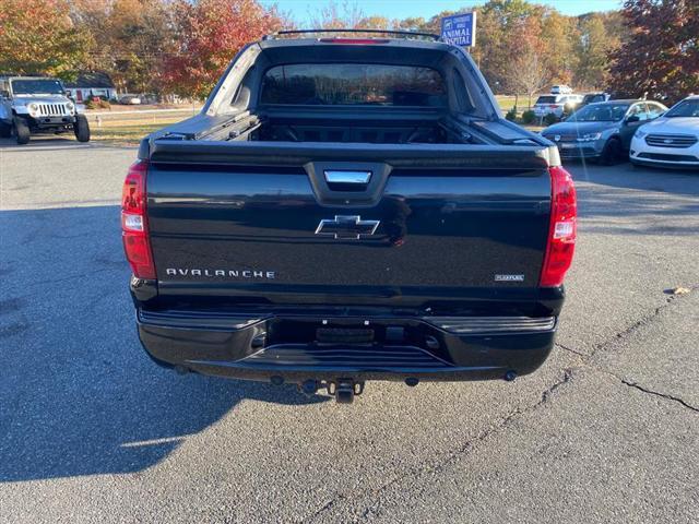 used 2009 Chevrolet Avalanche car, priced at $13,995