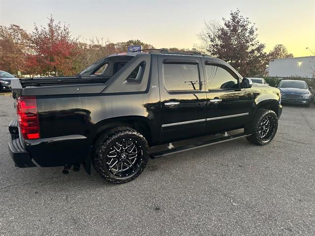 used 2009 Chevrolet Avalanche car, priced at $13,995