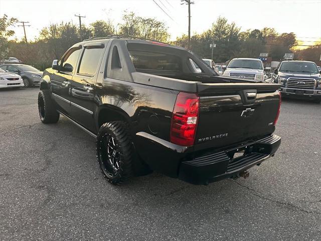 used 2009 Chevrolet Avalanche car, priced at $13,995