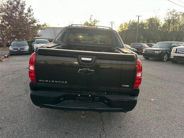 used 2009 Chevrolet Avalanche car, priced at $13,995