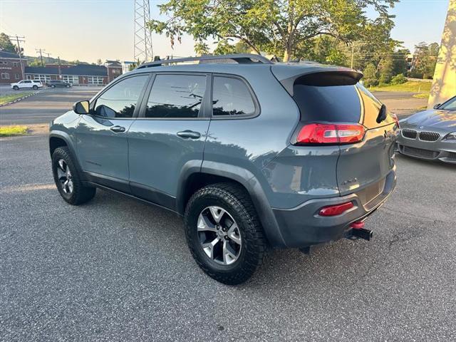 used 2015 Jeep Cherokee car, priced at $10,995