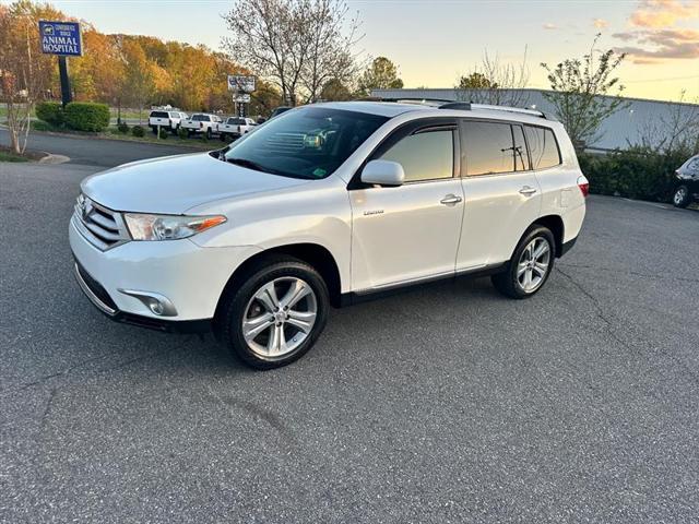used 2013 Toyota Highlander car, priced at $12,995