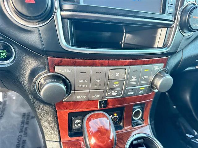 used 2013 Toyota Highlander car, priced at $12,995