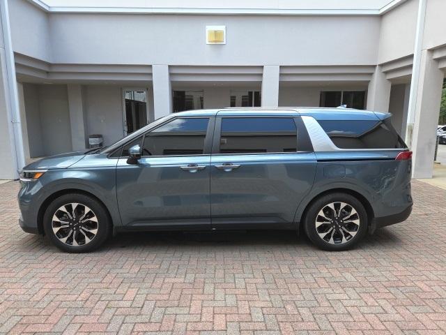 used 2024 Kia Carnival car, priced at $38,899