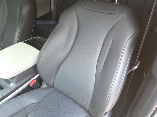 used 2024 Kia Carnival car, priced at $38,899