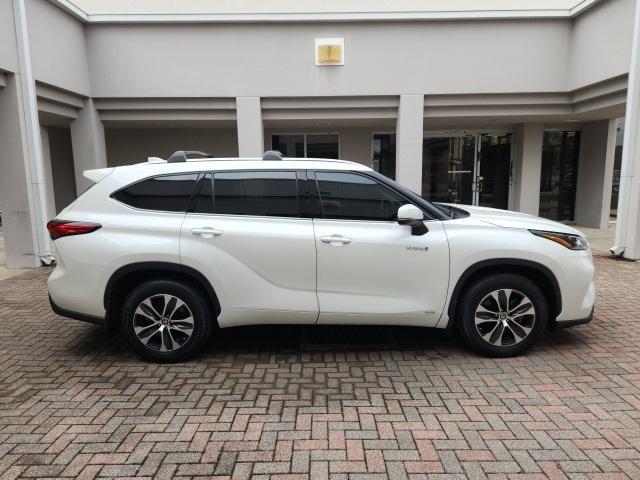 used 2021 Toyota Highlander Hybrid car, priced at $35,500