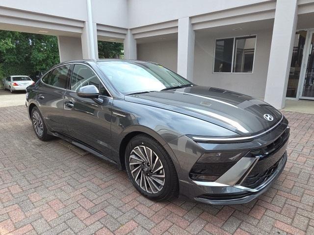 new 2025 Hyundai Sonata Hybrid car, priced at $33,075