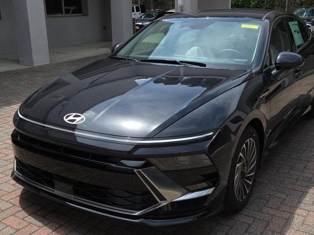new 2025 Hyundai Sonata Hybrid car, priced at $33,075