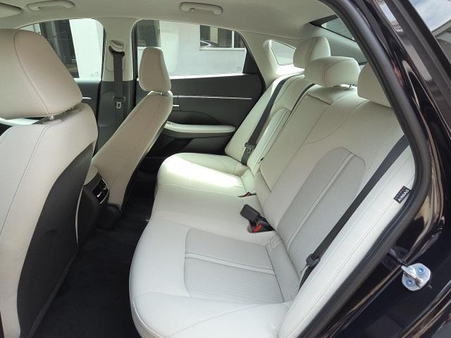 new 2025 Hyundai Sonata Hybrid car, priced at $33,075