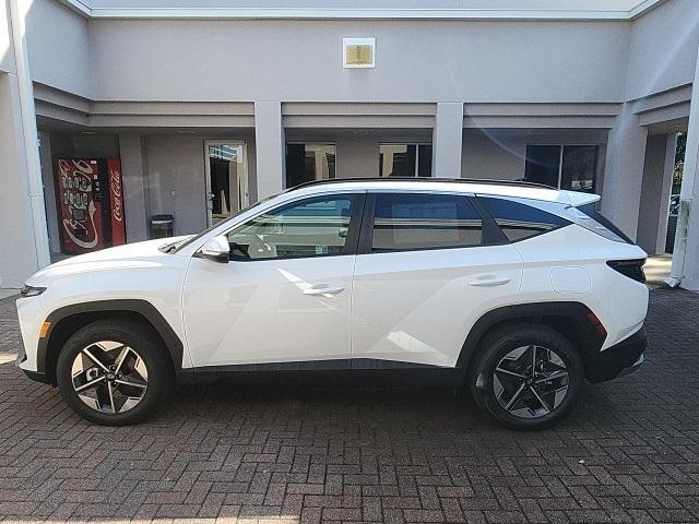 new 2025 Hyundai TUCSON Hybrid car, priced at $38,875