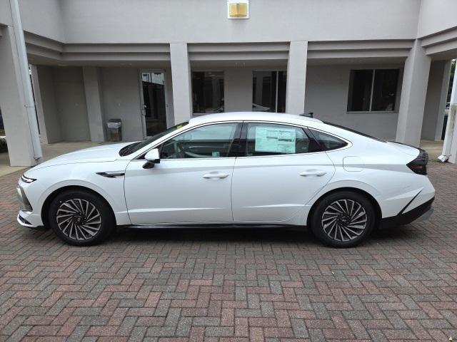 new 2025 Hyundai Sonata Hybrid car, priced at $33,580