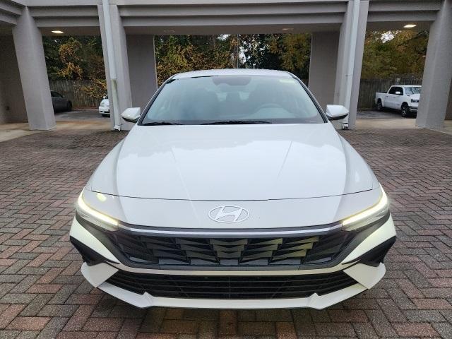 new 2025 Hyundai Elantra HEV car, priced at $27,180