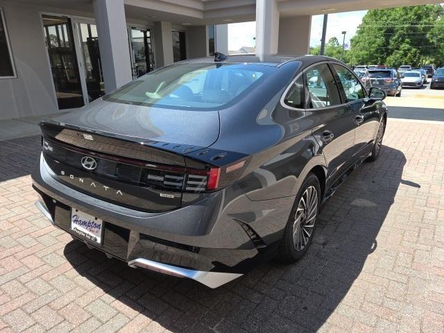 new 2025 Hyundai Sonata Hybrid car, priced at $33,075