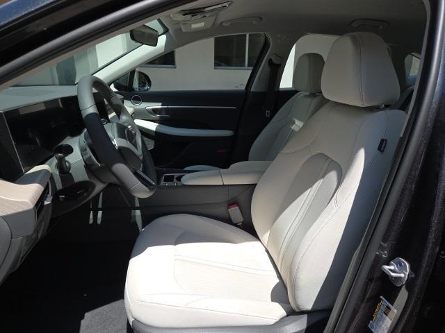 new 2025 Hyundai Sonata Hybrid car, priced at $33,075