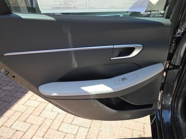 new 2025 Hyundai Sonata Hybrid car, priced at $33,075