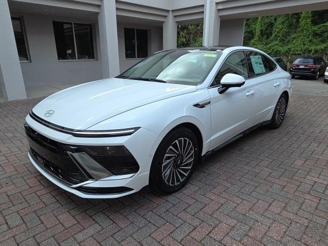 new 2025 Hyundai Sonata Hybrid car, priced at $40,030