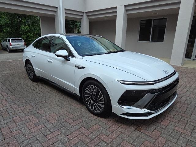 new 2025 Hyundai Sonata Hybrid car, priced at $40,030