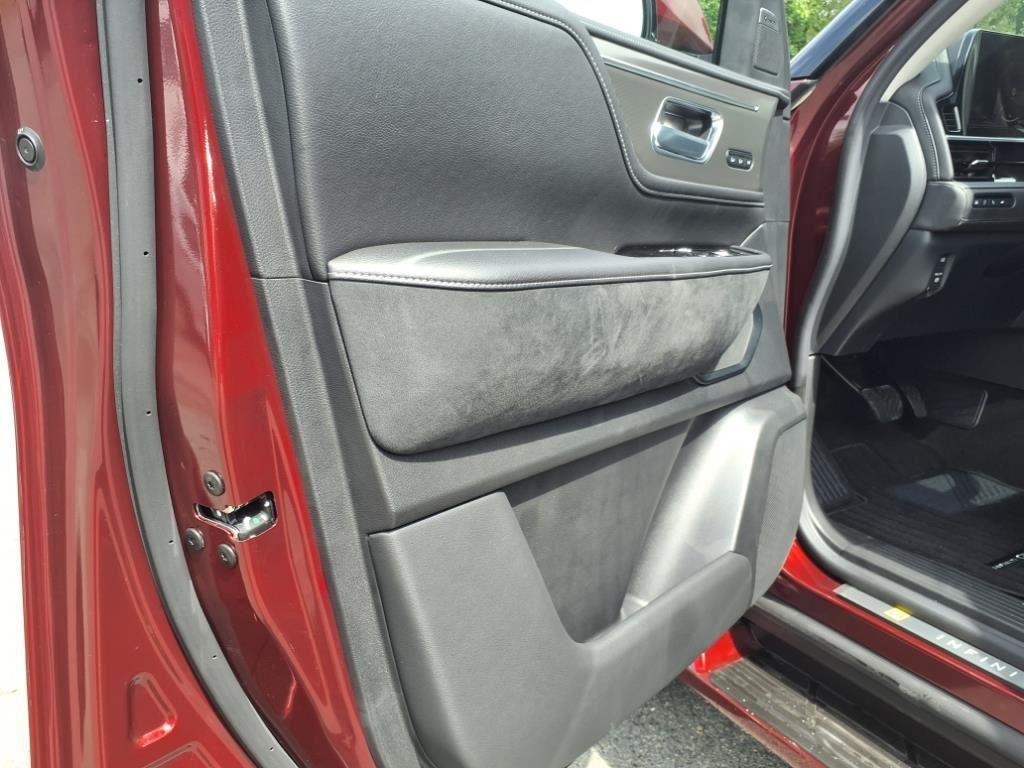 new 2025 INFINITI QX80 car