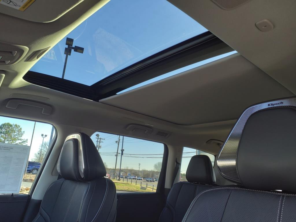 new 2025 INFINITI QX80 car, priced at $92,701