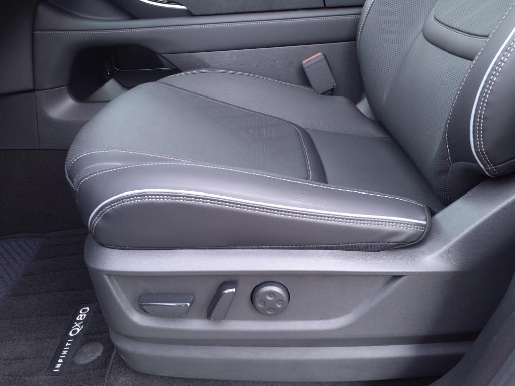 new 2025 INFINITI QX80 car