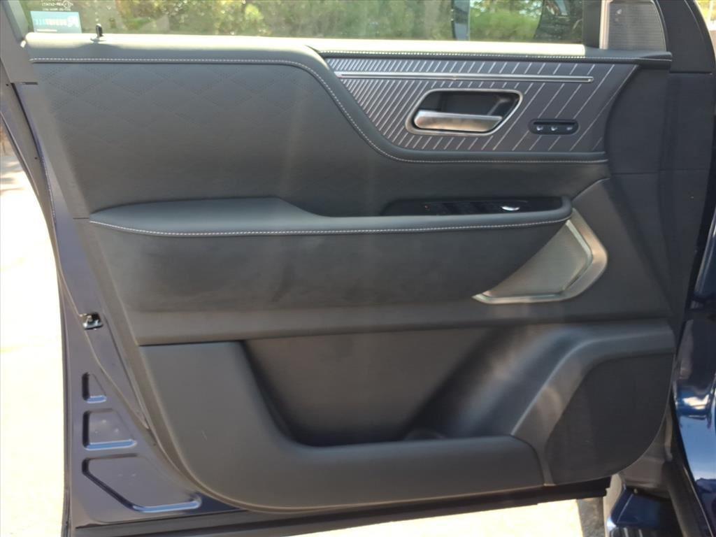 new 2025 INFINITI QX80 car
