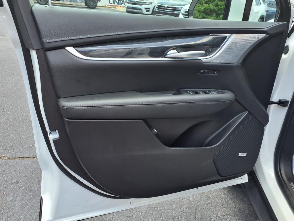 used 2023 Cadillac XT5 car, priced at $25,888