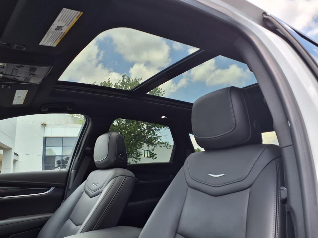 used 2023 Cadillac XT5 car, priced at $25,888