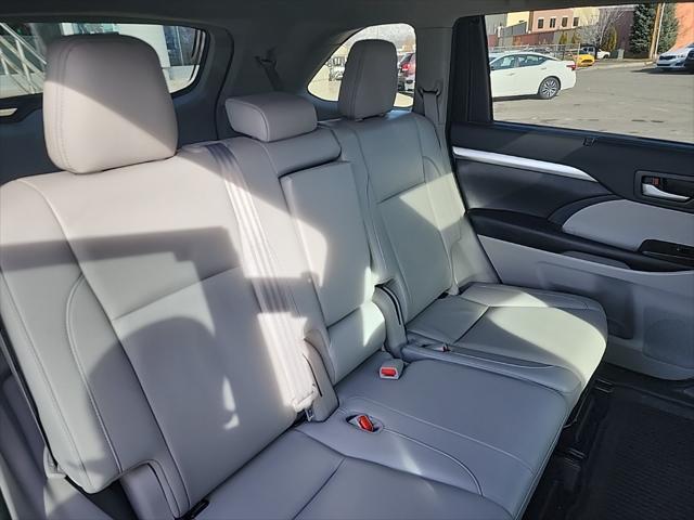 used 2019 Toyota Highlander Hybrid car, priced at $33,295