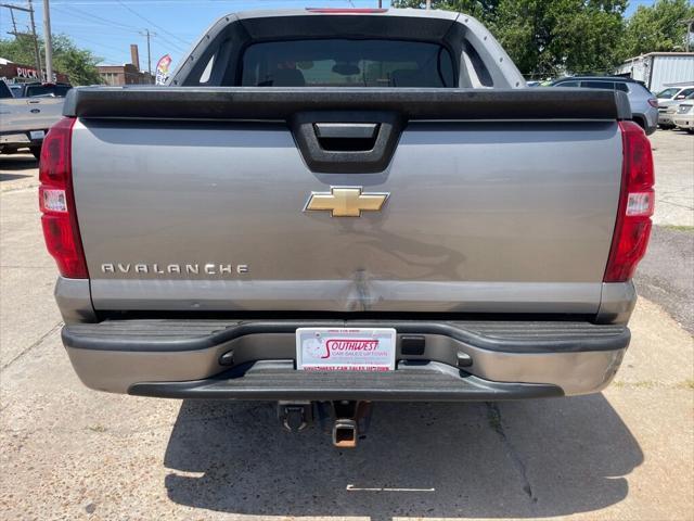 used 2007 Chevrolet Avalanche car, priced at $8,988