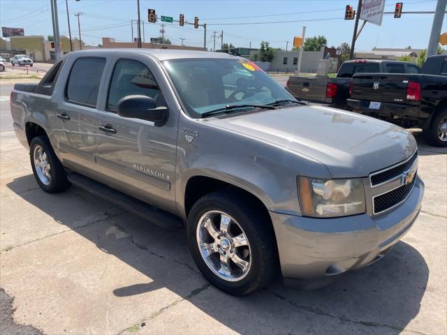 used 2007 Chevrolet Avalanche car, priced at $8,988