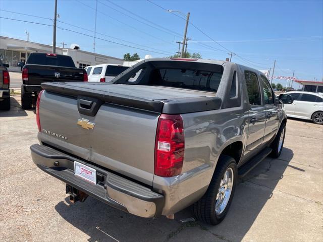 used 2007 Chevrolet Avalanche car, priced at $8,988