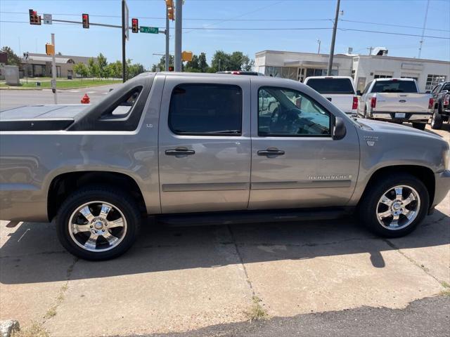 used 2007 Chevrolet Avalanche car, priced at $8,988