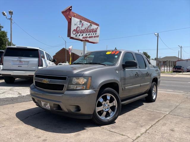 used 2007 Chevrolet Avalanche car, priced at $8,988