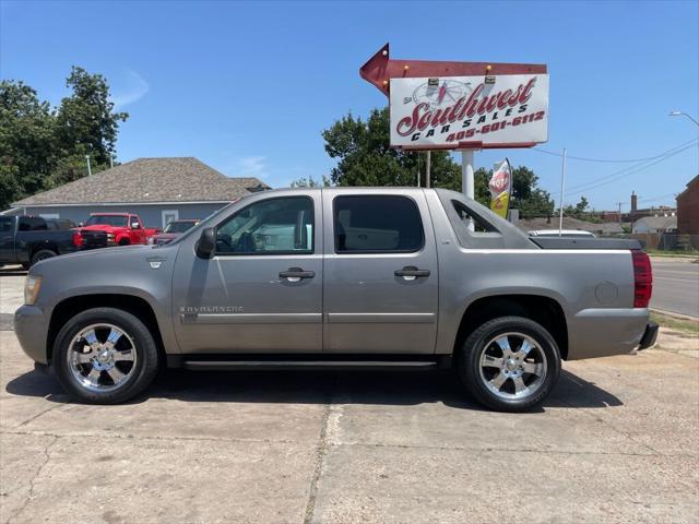 used 2007 Chevrolet Avalanche car, priced at $8,988