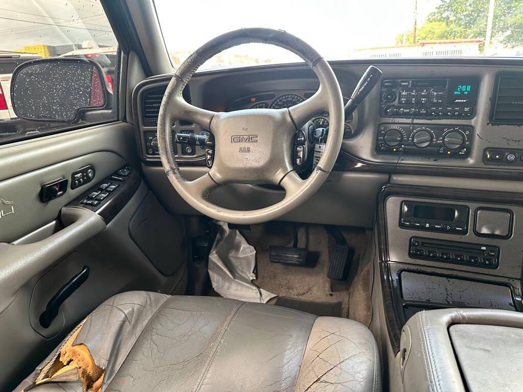 used 2001 GMC Yukon car, priced at $3,900