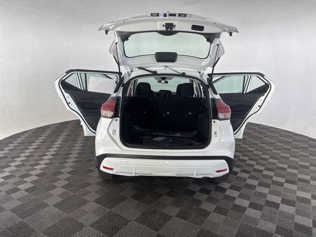 new 2025 Nissan Kicks car, priced at $23,347