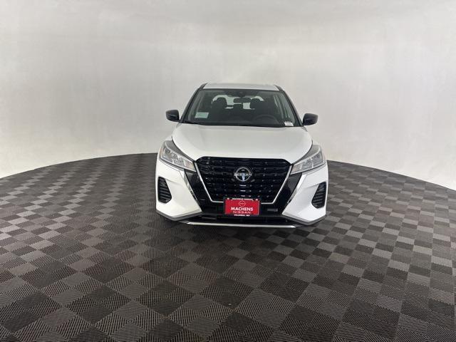 new 2025 Nissan Kicks car, priced at $23,347