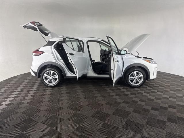 new 2025 Nissan Kicks car, priced at $23,347