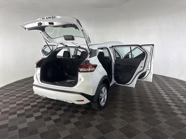 new 2025 Nissan Kicks car, priced at $23,347