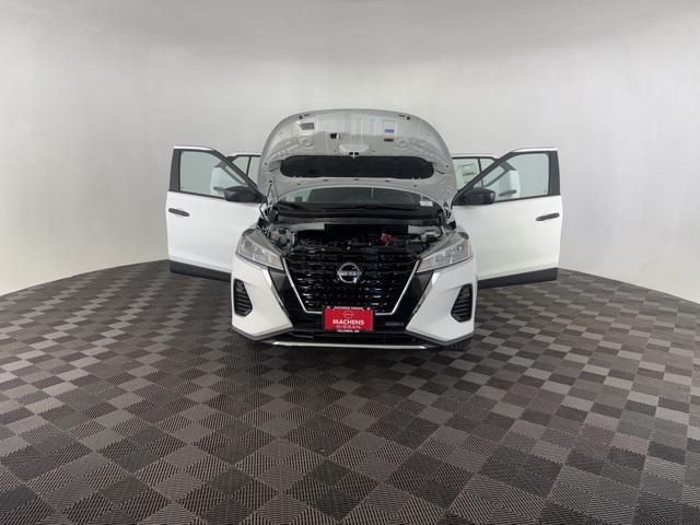 new 2025 Nissan Kicks car, priced at $23,347