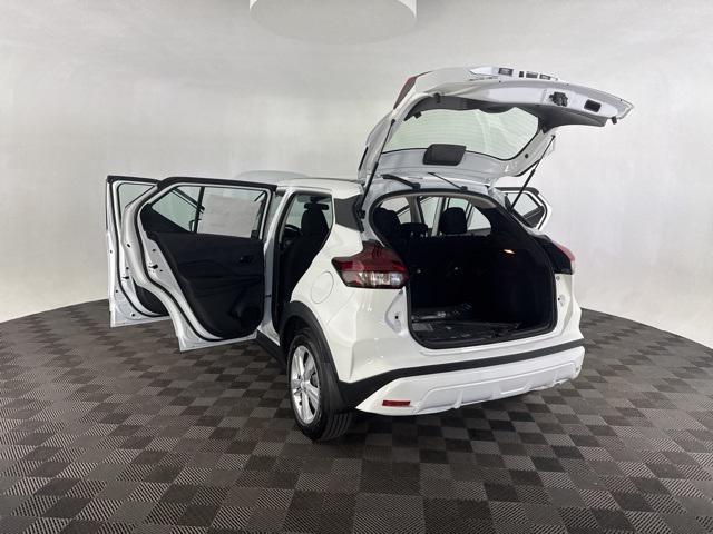 new 2025 Nissan Kicks car, priced at $23,347