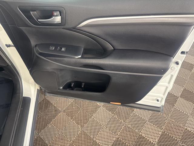 used 2019 Toyota Highlander car, priced at $22,399