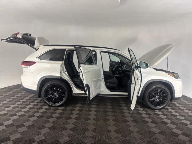 used 2019 Toyota Highlander car, priced at $22,399