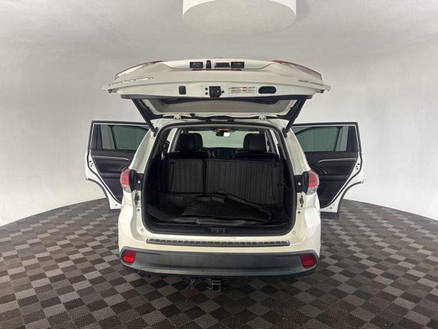 used 2019 Toyota Highlander car, priced at $22,399